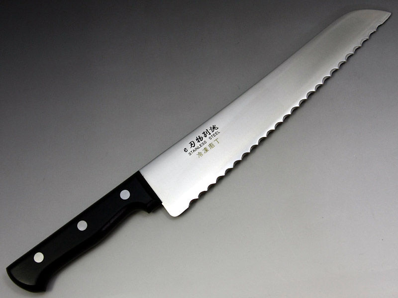 事件 大阪梅田のパン屋 店員同士トラブルか 女性 28 がパン切り包丁で頭を切られ搬送 男性店員 22 は殺人未遂容疑で現行犯逮捕 いまどきニュースno1
