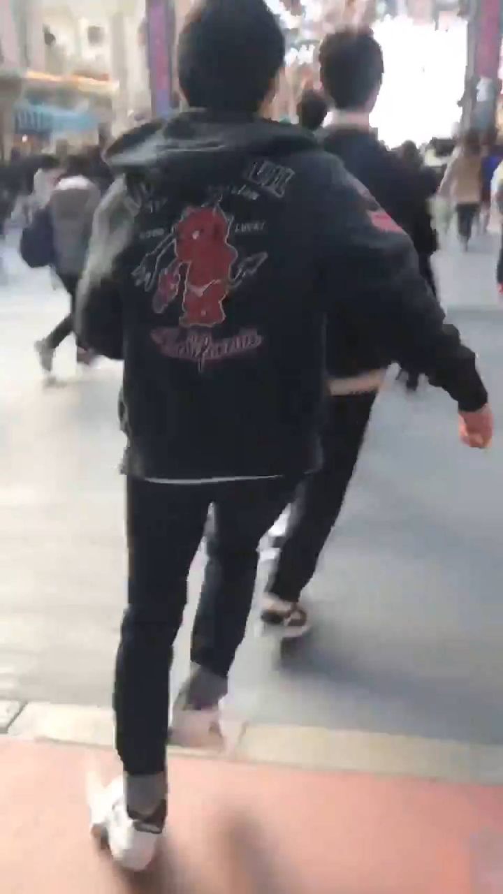 やばたんまとめ ディズニーランド開園50秒で少年にヨーグルトをぶっかけられてしまうｗｗｗｗｗｗ Livedoor Blog ブログ