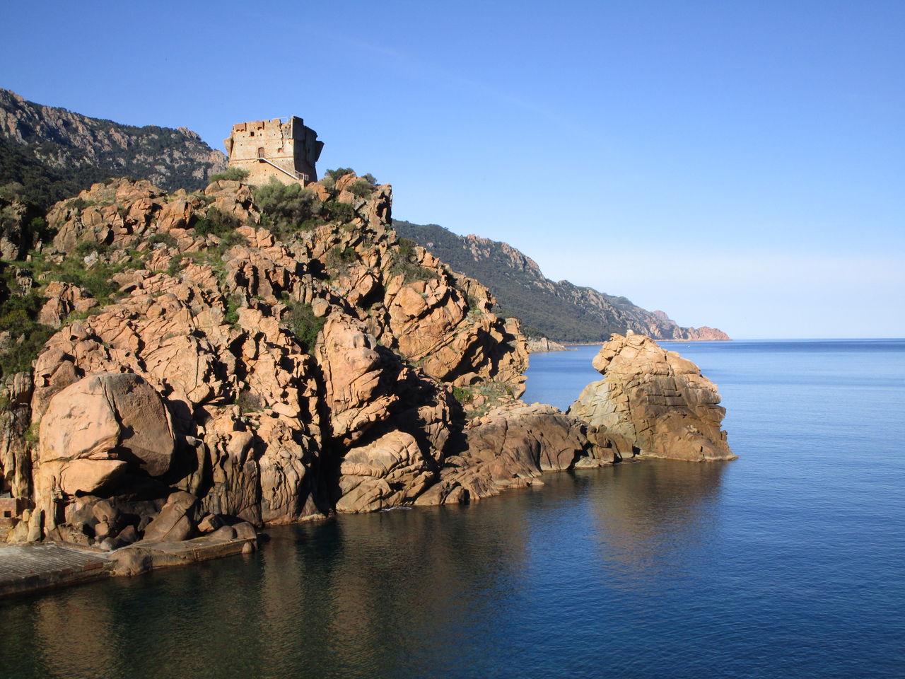 ユネスコ自然遺産登録のポルト湾周辺 シャルバーグ八千代の フランスの田舎から