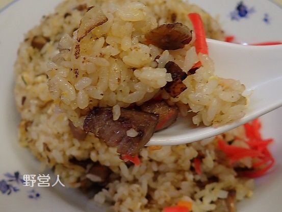 チャーハンというよりは、むしろ叉焼飯 : 野営人