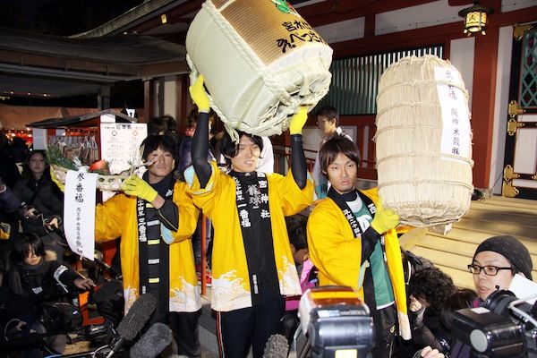 十日戎開門神事福男選び でれすけ 十日戎開門神事福男選び でれすけ
