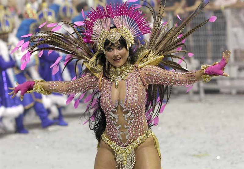 豊胸ダンサー拒んだサンバ学校 でれすけ