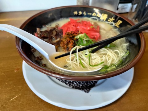 三重の奇跡、2026年も行列が途切れない理由。「博多らーめん 博多一丁」が守り抜く“本物の泡”と職人魂の現在地