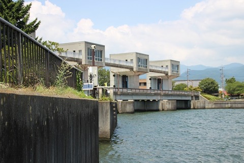 湖側