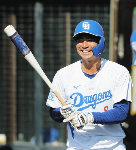 石伊雄太(中日ルーキー) .223 OPS.573