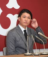 坂本勇人、-100000000円で更改