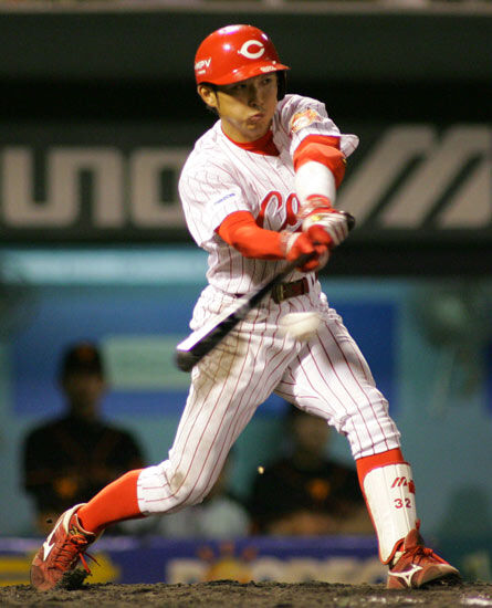 梵英心(遊) .306 13本 43盗塁 OPS.815 GG賞←これ