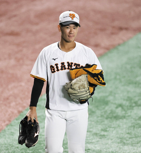 巨人・阿部監督、井上（5回1/3無失点勝利投手）「2球連続で振ると思った？何で首振らないの？」