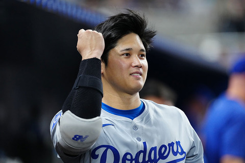 大谷「山本！佐々木！ドジャースに来いよ！！」村上「(来年は俺やろうなぁ...！)」ドキドキ