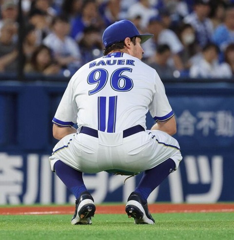 バウアー（9億円）「防御率3.93 2勝3敗 被打率.251 投球回55 奪三振率8.18」←これwww