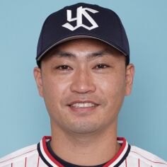 青木宣親 .240 5本 ops.648 （3億3000万円 3年契約の2年目）