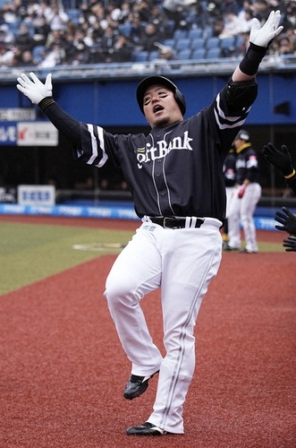 ソフトバンク山川穂高、いきなり1号！開幕戦から“どすこい”！！