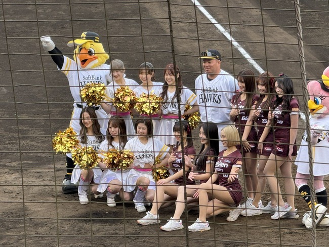 【朗報】山川さん、美女に囲まれてしまう