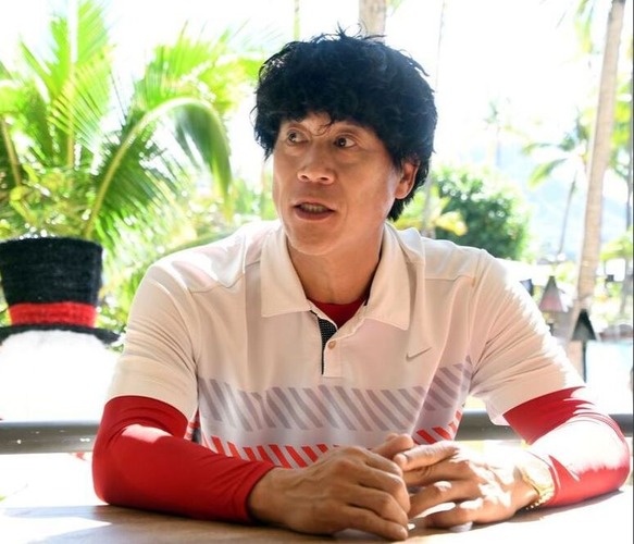 【朗報】ジョージ・マッケンジーさん(49歳)の毛量、永久に不滅っぽそうww