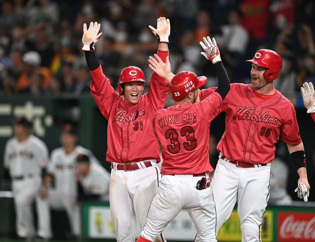 まさにミラクルカープ！延長十回一挙６得点＆４連勝に新井監督「頭が下がります」