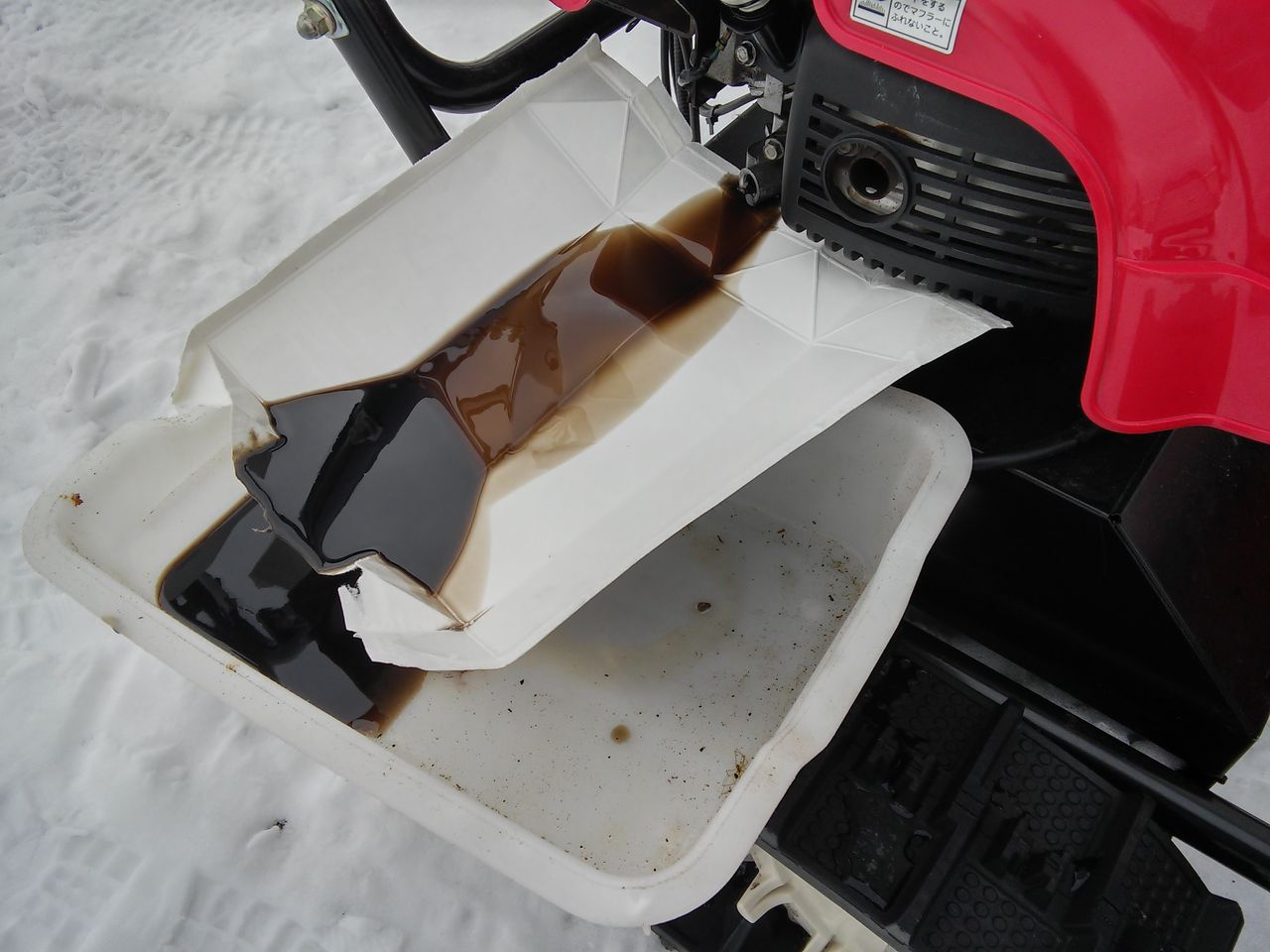 除雪機 北海道よりホンダ ユキオスsb800のオイル交換 釘一本