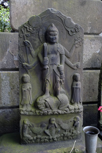 東京・神奈川の庚申塔 : 子安通3-382 遍照院 山門前(3)