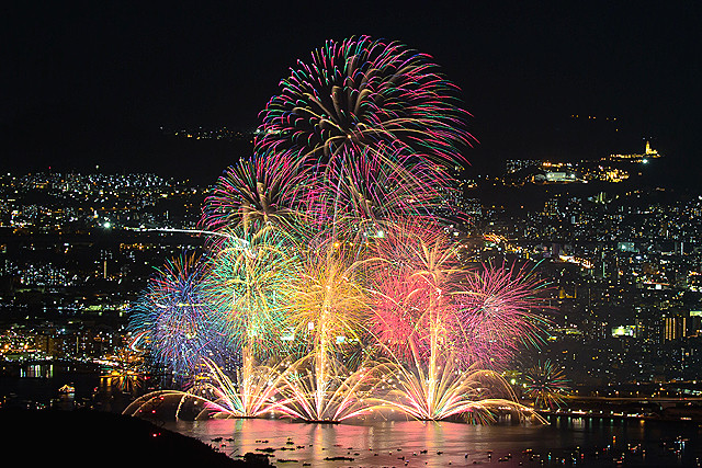 15広島みなと夢花火大会 光の情景 Kyushu Photolog 15広島みなと夢花火大会 光の情景 Kyushu Photolog