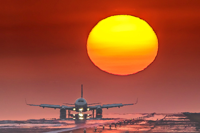 夕陽とヒコーキ