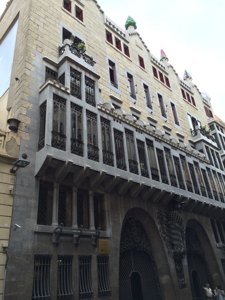 15 9 Spain 11 グエル邸へ バルセロナその８ やまちの国内 海外散歩記録 時々鉄道時々御朱印最近城めぐりも