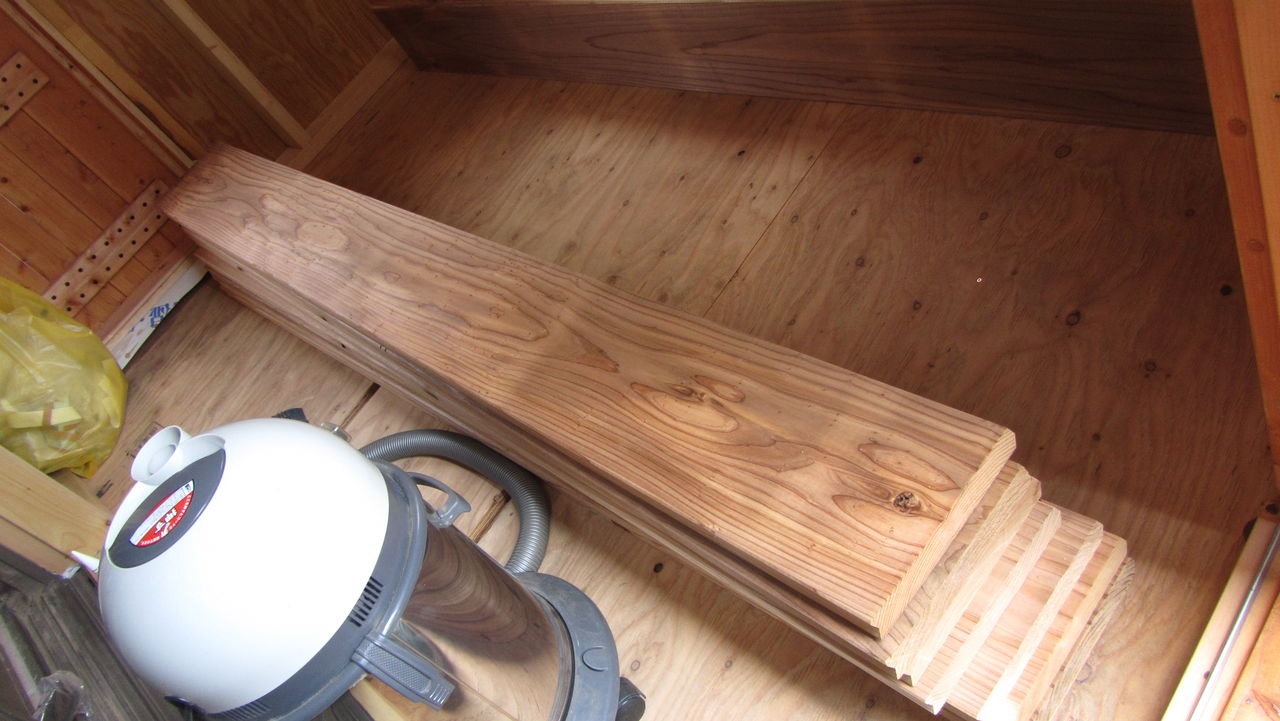 小屋の床を張る その１ やまだ 小屋を自作する