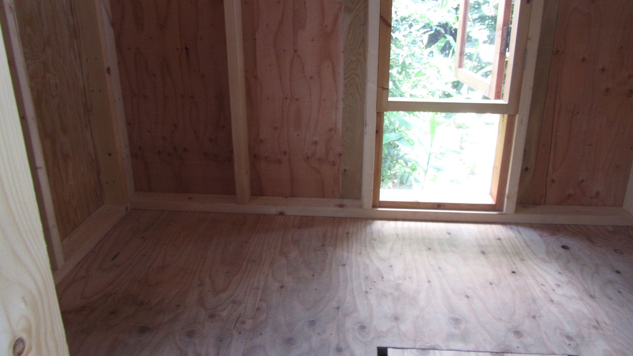 小屋の床を張る その１ やまだ 小屋を自作する