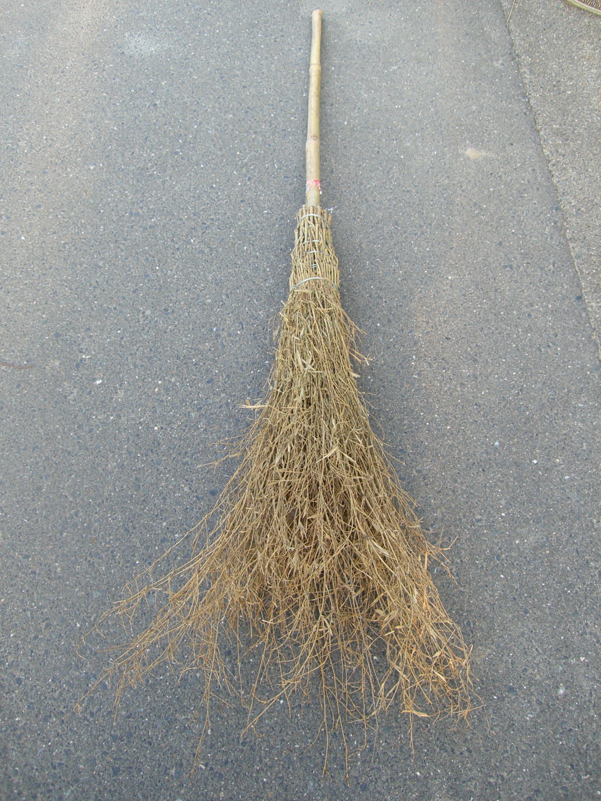 竹箒 にわとしの庭師日記