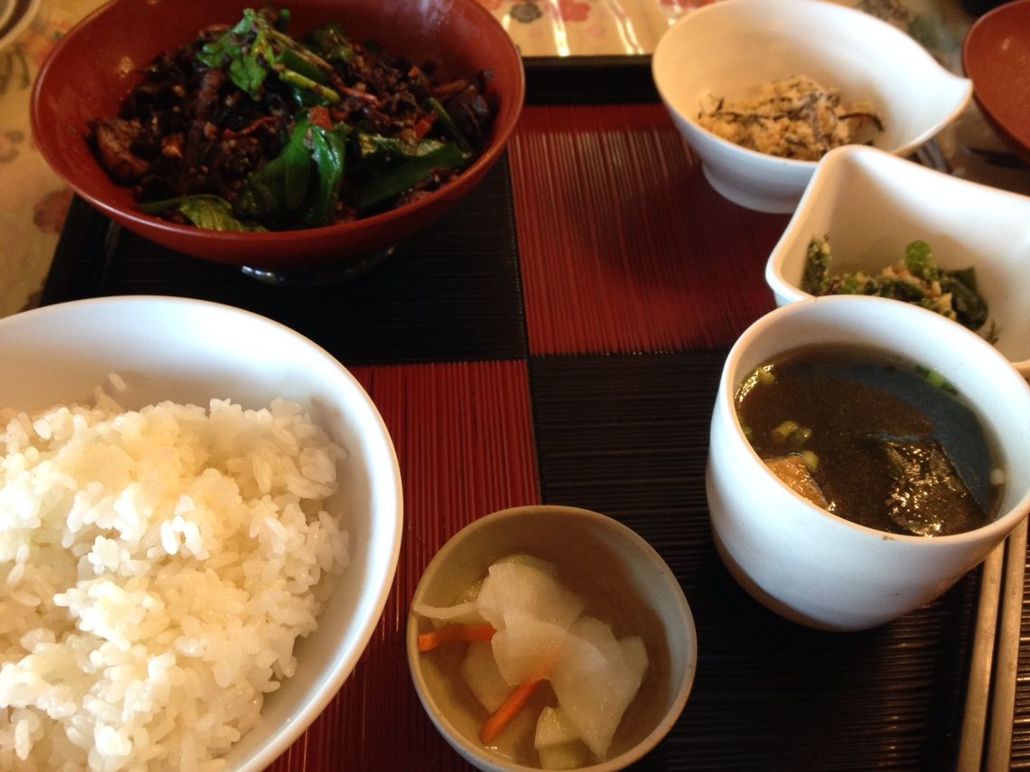 沖縄グルメ 豚の血の炒め物 その名はチーイリチャー 沖縄大好き だから安く行きたい 沖縄グルメ 豚の血の炒め物 その名はチーイリチャー 沖縄大好き だから安く行きたい