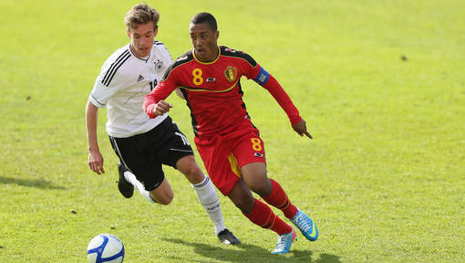 ユーリ ティーレマンス ベルギー World Football Young Star Catalogue サッカー世界のヤングスター名鑑 ユーリ ティーレマンス ベルギー World Football Young Star Catalogue サッカー世界のヤングスター名鑑