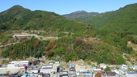 西御荷鉾山と若御子山
