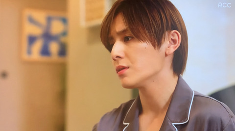 F04400F3-3175-48AA-817E-11DCC13F3FAA