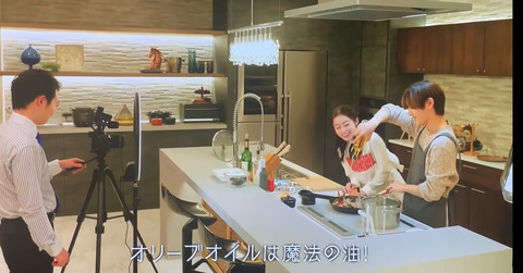 E9CF4CB7-FB9C-4500-A208-1619E8F9E44A