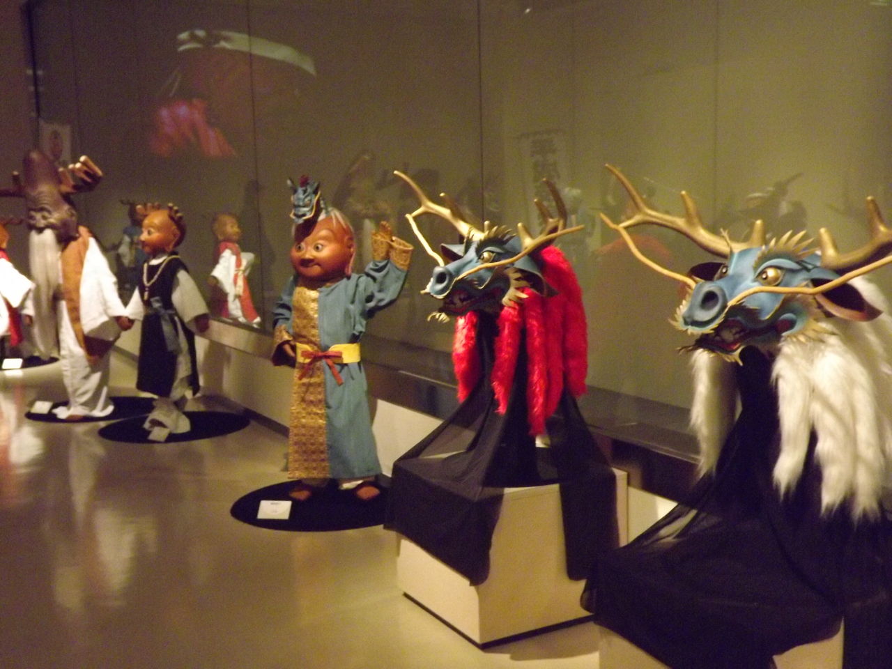 奈良県立美術館ー薮内佐斗司展 日本の桜草と美術
