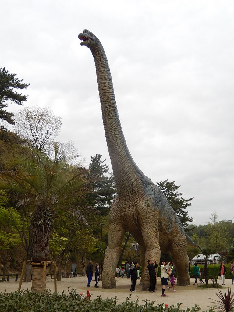 岡崎東公園に恐竜あらわる やつば池散歩道 豊田市 のブログ