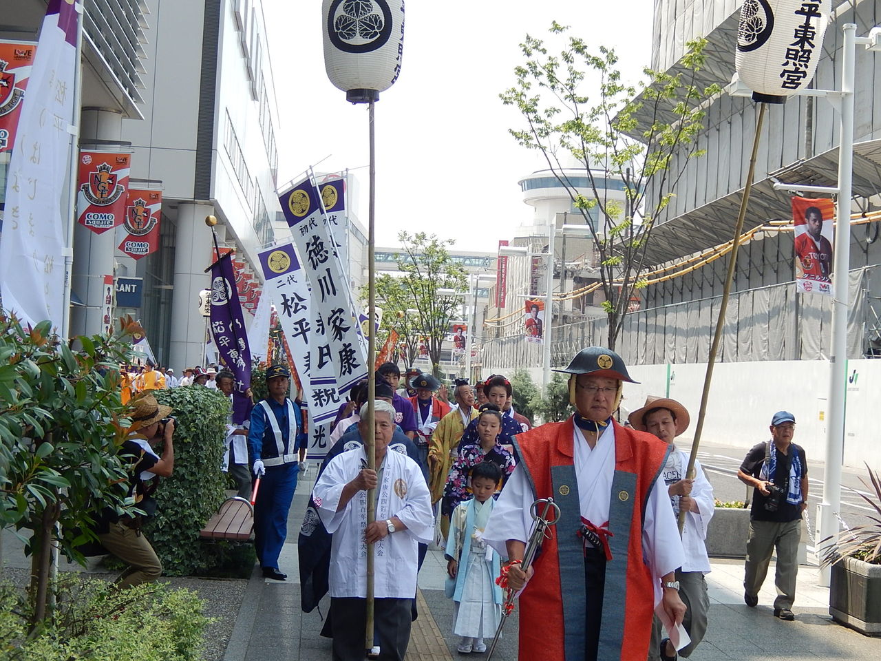 産湯の井戸水を運ぶ大行列と出発式 やつば池散歩道 豊田市 のブログ 産湯の井戸水を運ぶ大行列と出発式 やつば池散歩道 豊田市 のブログ