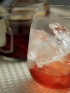 ザクロ酒 ザクロのフルーツブランデー トニック割り 果実酒 レシピ百科 かんたん果実酒の作り方