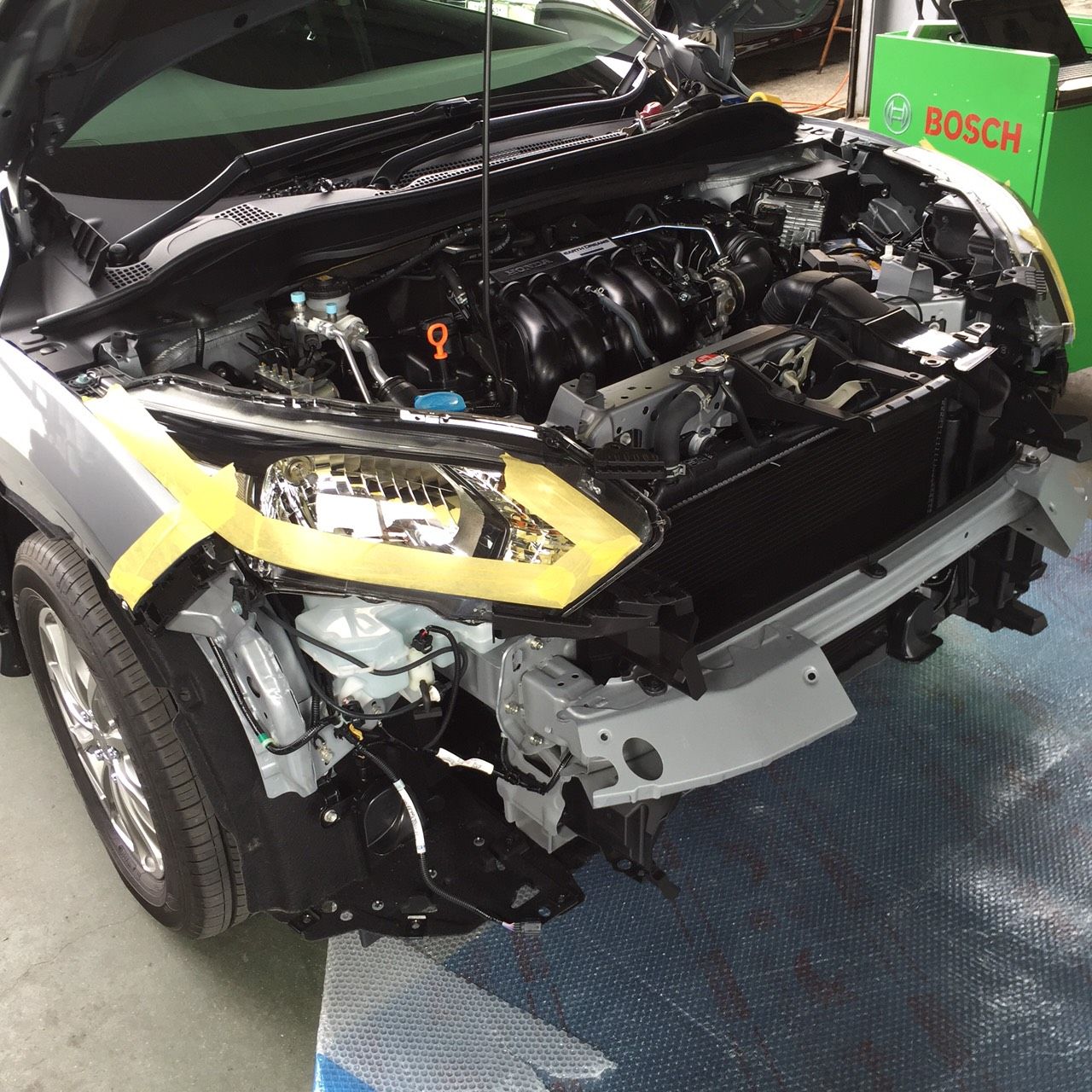 ホンダ ヴェゼル フォグランプ 取付です ボッシュカーサービス 有限会社 山田自動車
