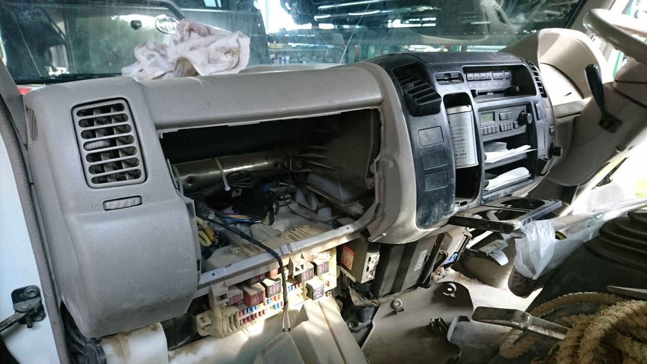 日野 デュトロ オーバーヒート エアコン冷えず ボッシュカーサービス 有限会社 山田自動車 日野 デュトロ オーバーヒート エアコン冷えず ボッシュカーサービス 有限会社 山田自動車