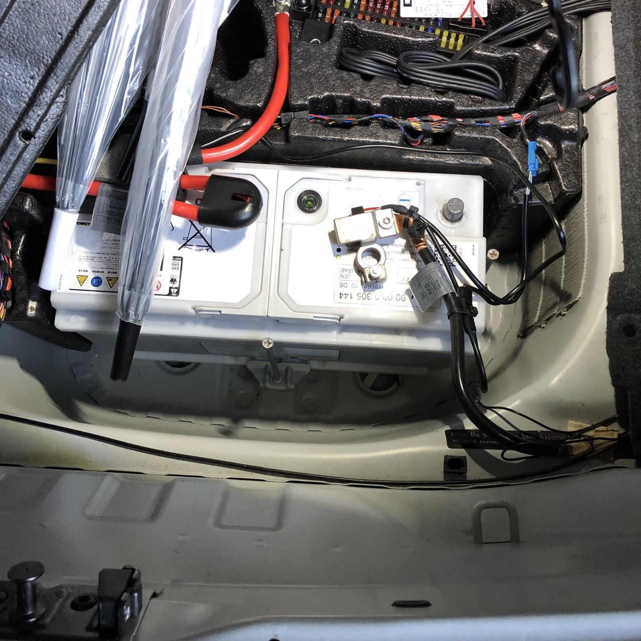 ｂｍｗ E ６シリーズ バッテリー上がりです ボッシュカーサービス 有限会社 山田自動車