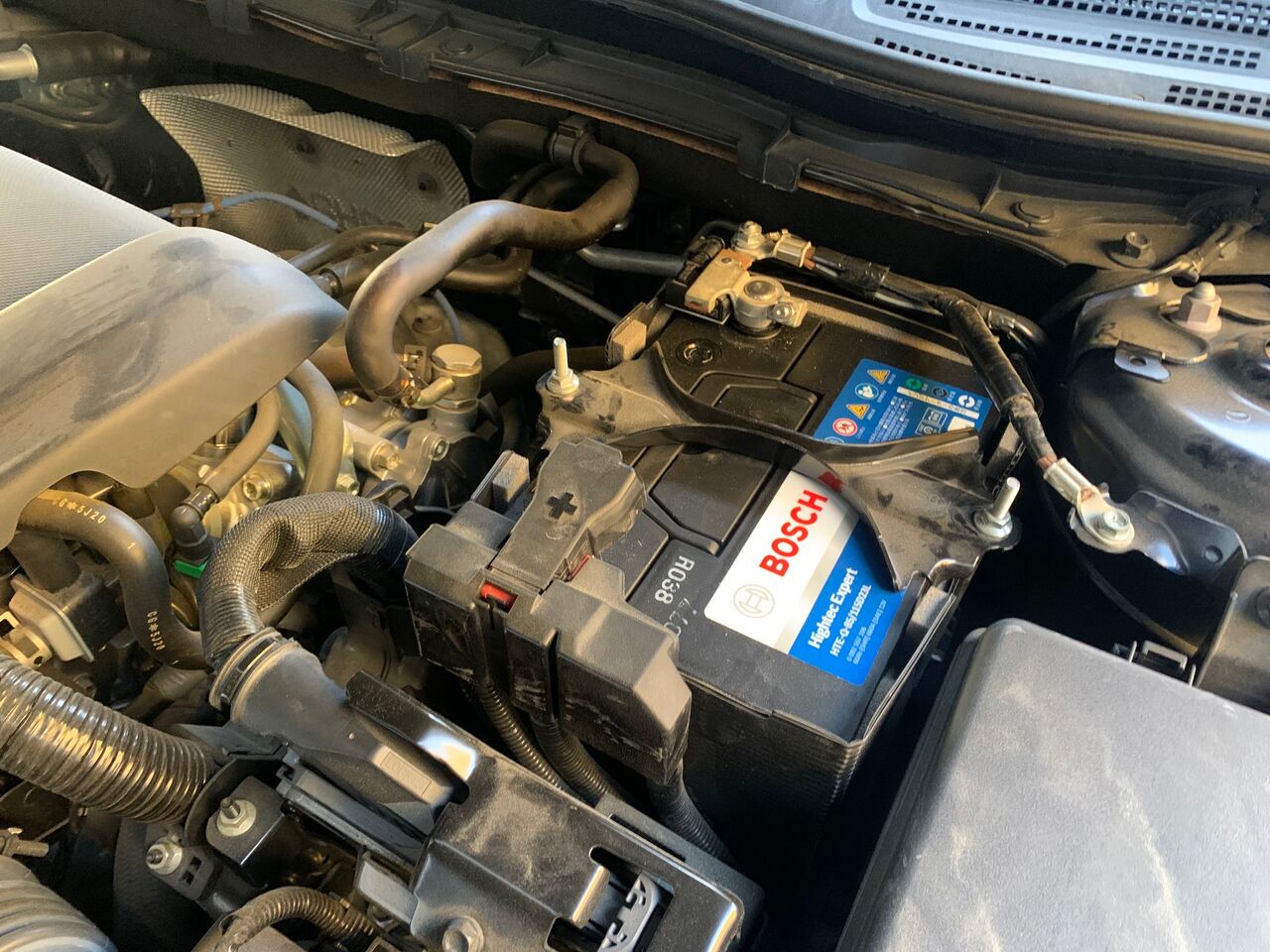 マツダ アクセラ バッテリー交換です ボッシュカーサービス 有限会社 山田自動車