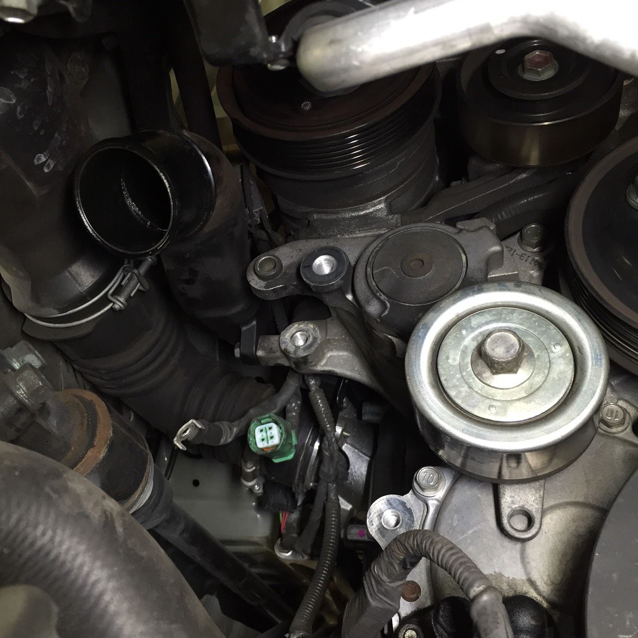 200系 ハイエース バッテリー上がり 始動せず : ボッシュカーサービス 有限会社 山田自動車