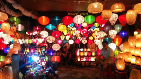 Hoi An Town_lantern shops_06