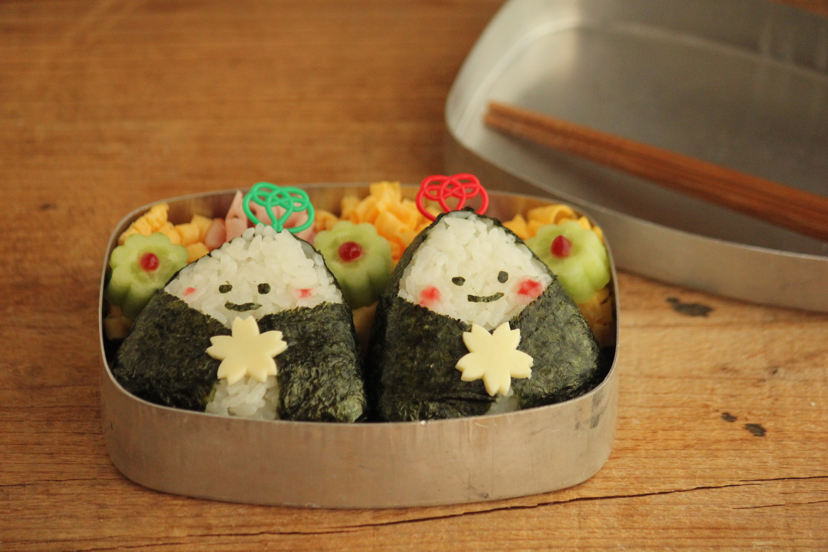 幼稚園弁当 ひな祭りの日のお雛さまとお内裏さまおにぎり 日々のごはんとおやつのネタ帳 簡単なのも 丁寧なのも Powered By ライブドアブログ 幼稚園弁当 ひな祭りの日のお雛さまとお内裏さまおにぎり 日々のごはんとおやつのネタ帳 簡単なのも 丁寧なのも Powered By ライブドアブログ