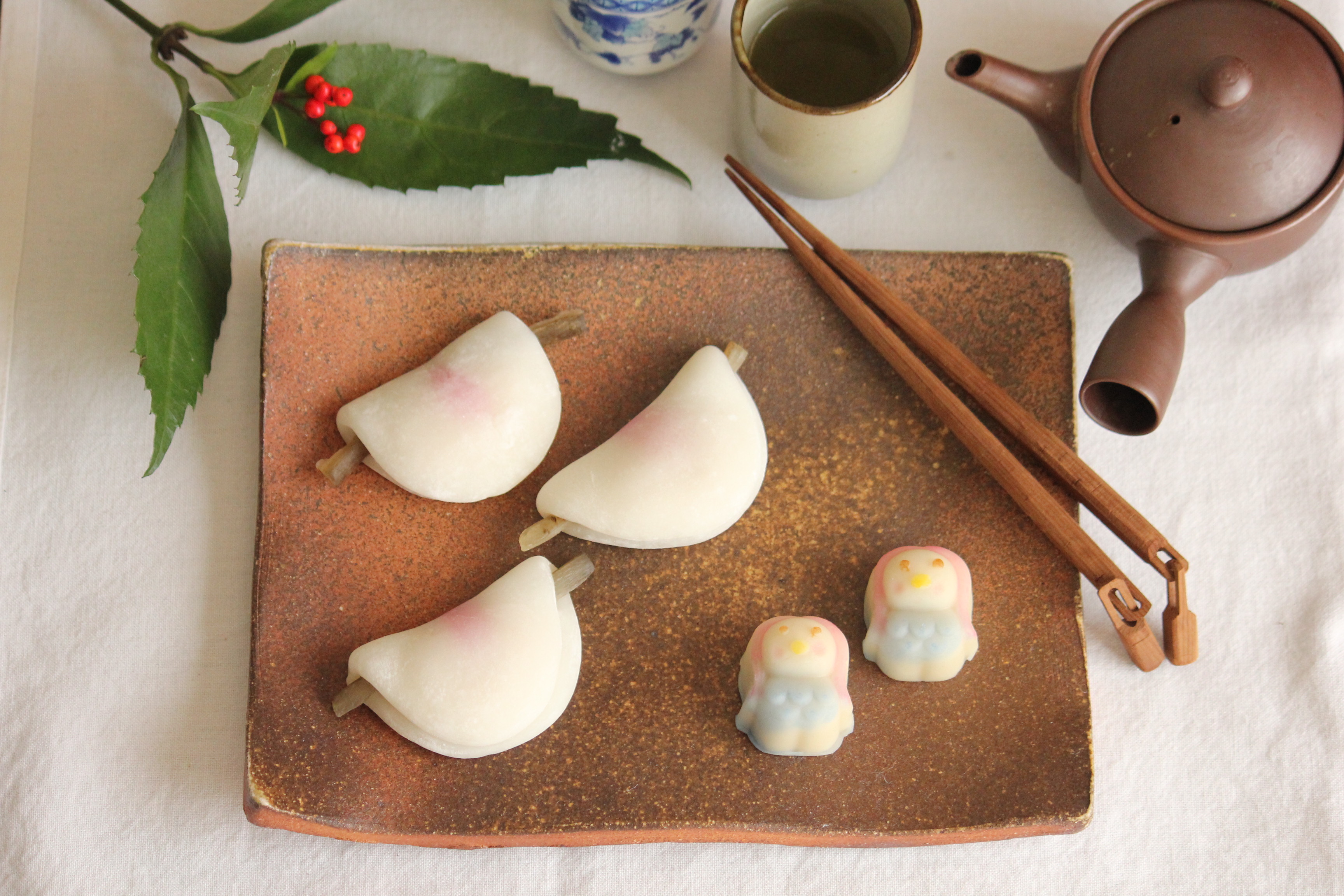 新年の和菓子 花びら餅とアマビエ様 ビジュアル系フード Powered By ライブドアブログ