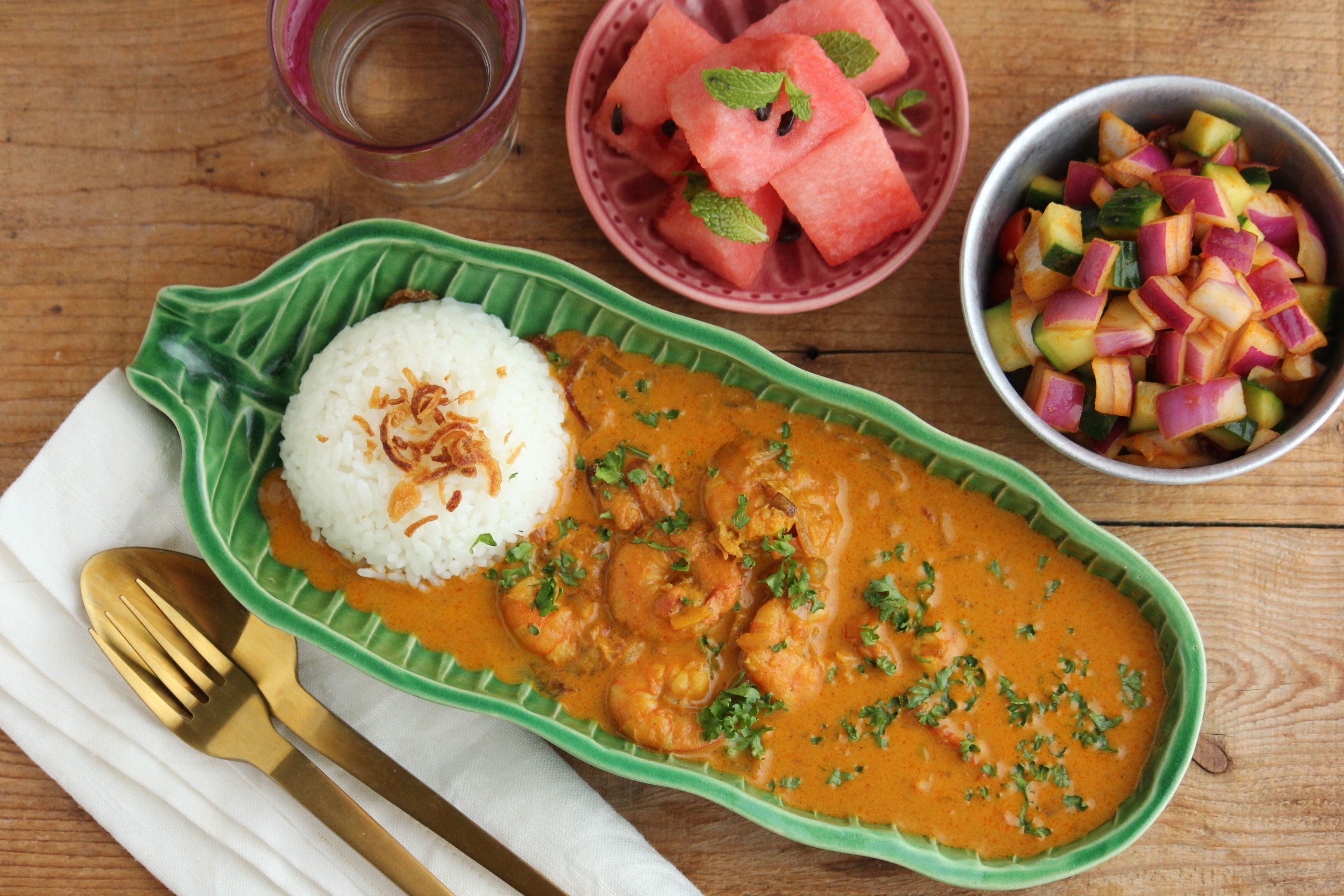 カルディのインド式カレーの素で海老カレー献立 : ビジュアル系フード 