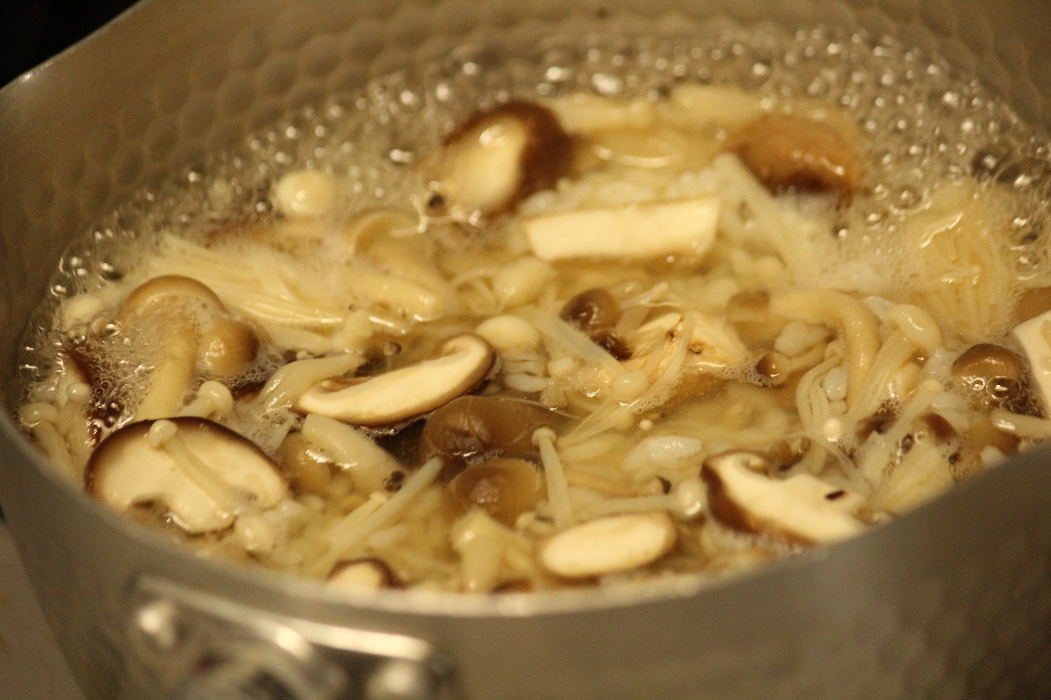 白だしでさっと作るきのこ雑炊献立 食べ過ぎが続いた時にもおすすめです ビジュアル系フード Powered By ライブドアブログ