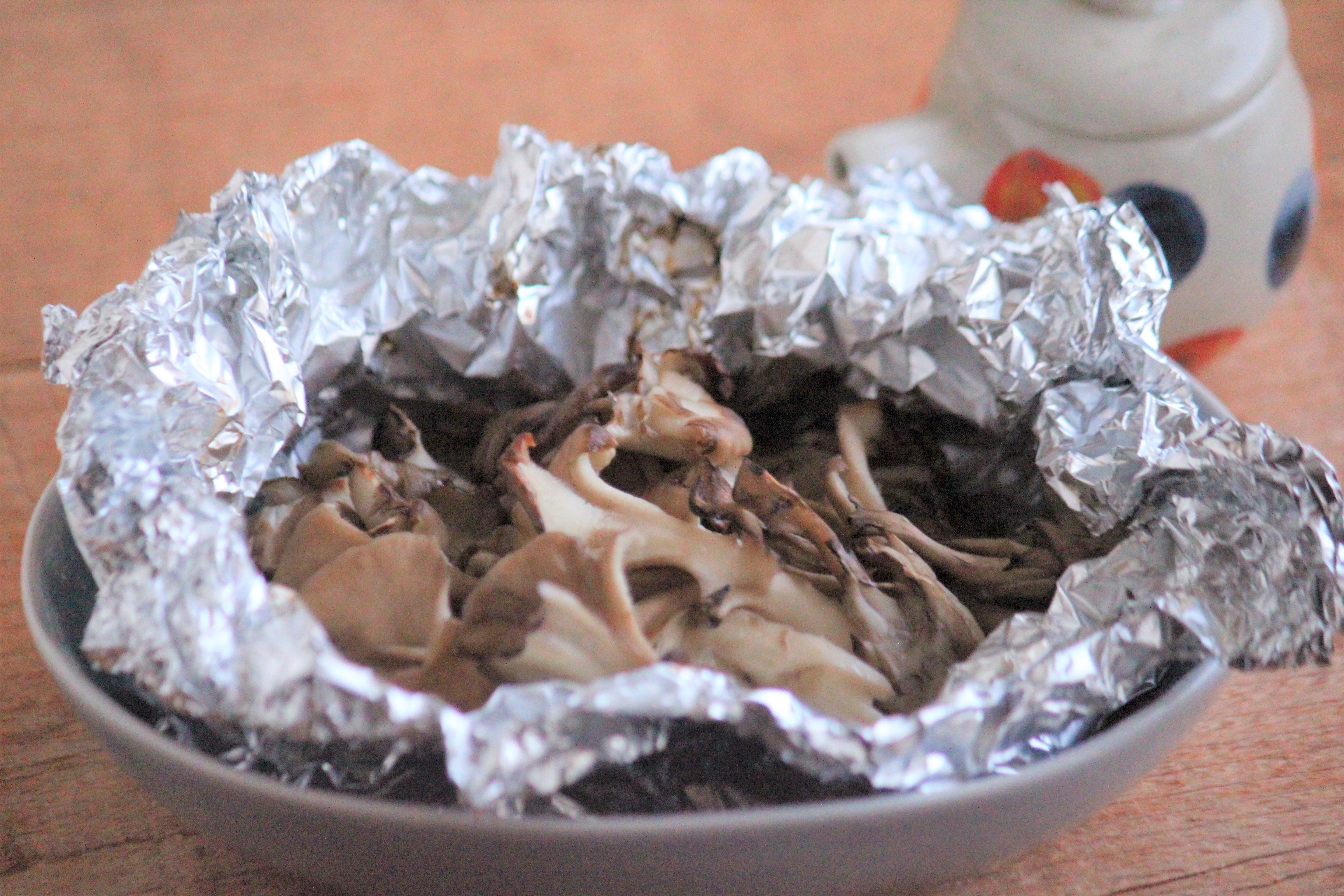 楽々副菜レシピ 舞茸バターのホイル蒸しと小松菜ごま和え 日々のごはんとおやつのネタ帳 簡単なのも 丁寧なのも Powered By ライブドアブログ