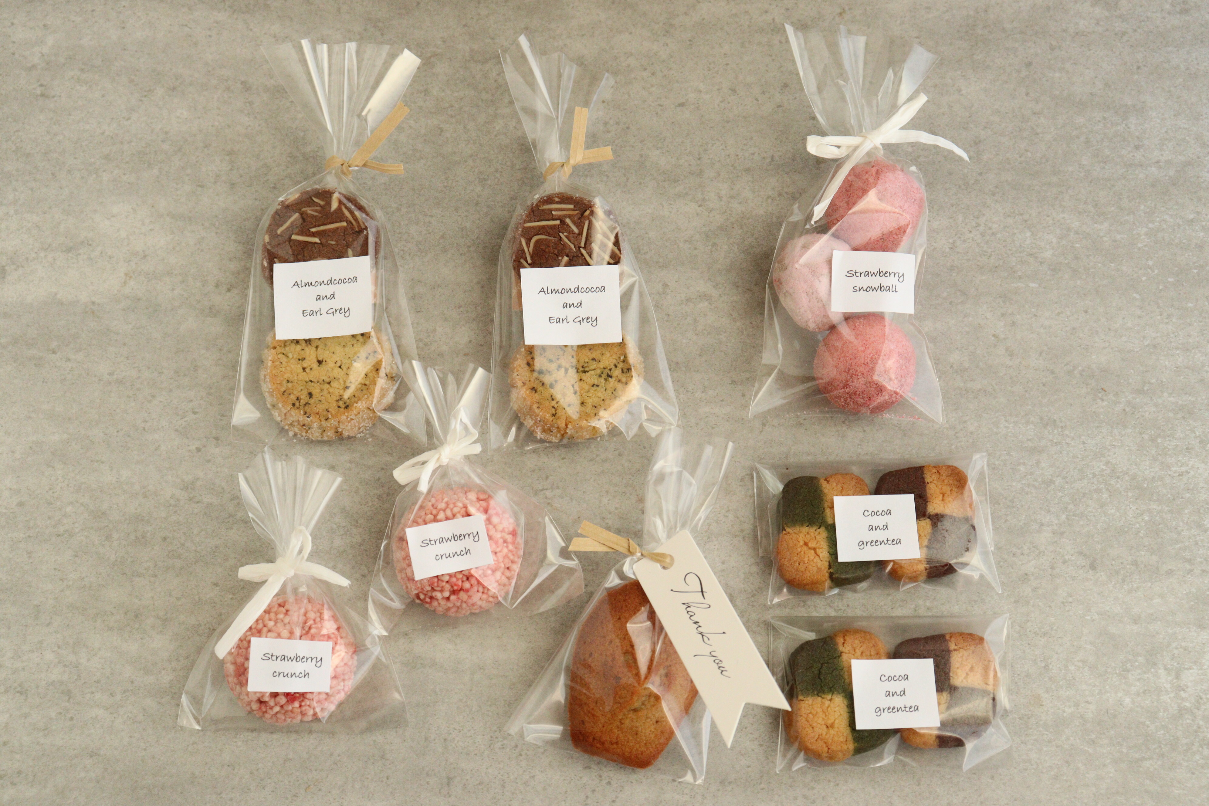 ラッピングでお店風を目指す焼き菓子詰め合わせボックス（プレゼントに