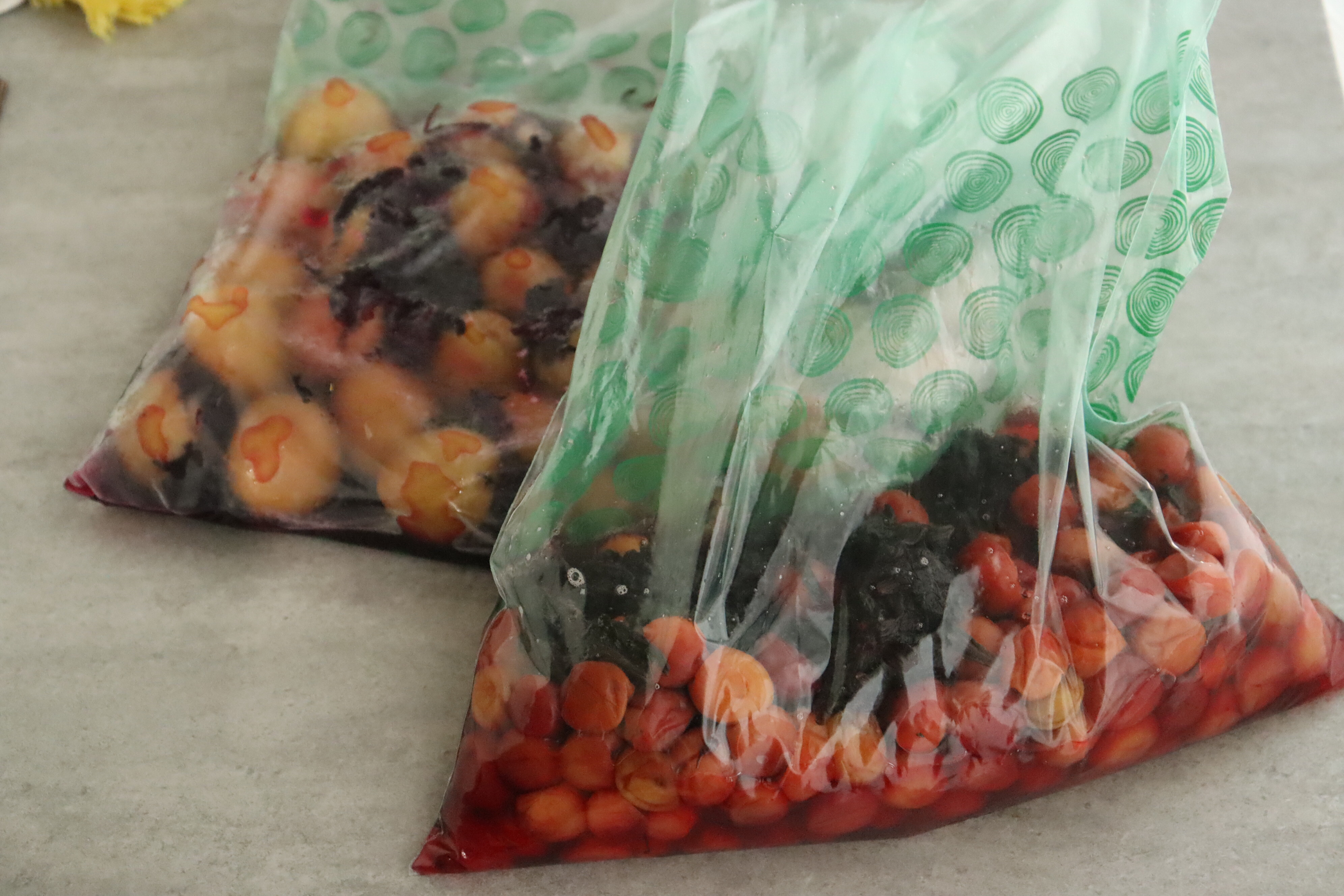 今年の梅仕事（簡単ジップロック漬けでカリカリ梅と赤紫蘇小梅の作り方