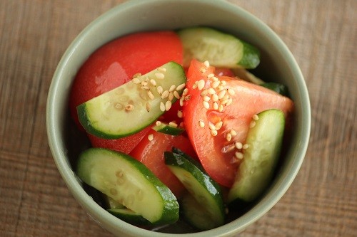 簡単副菜 トマトときゅうりのさっぱりゴマ風味和え ビジュアル系フード Powered By ライブドアブログ